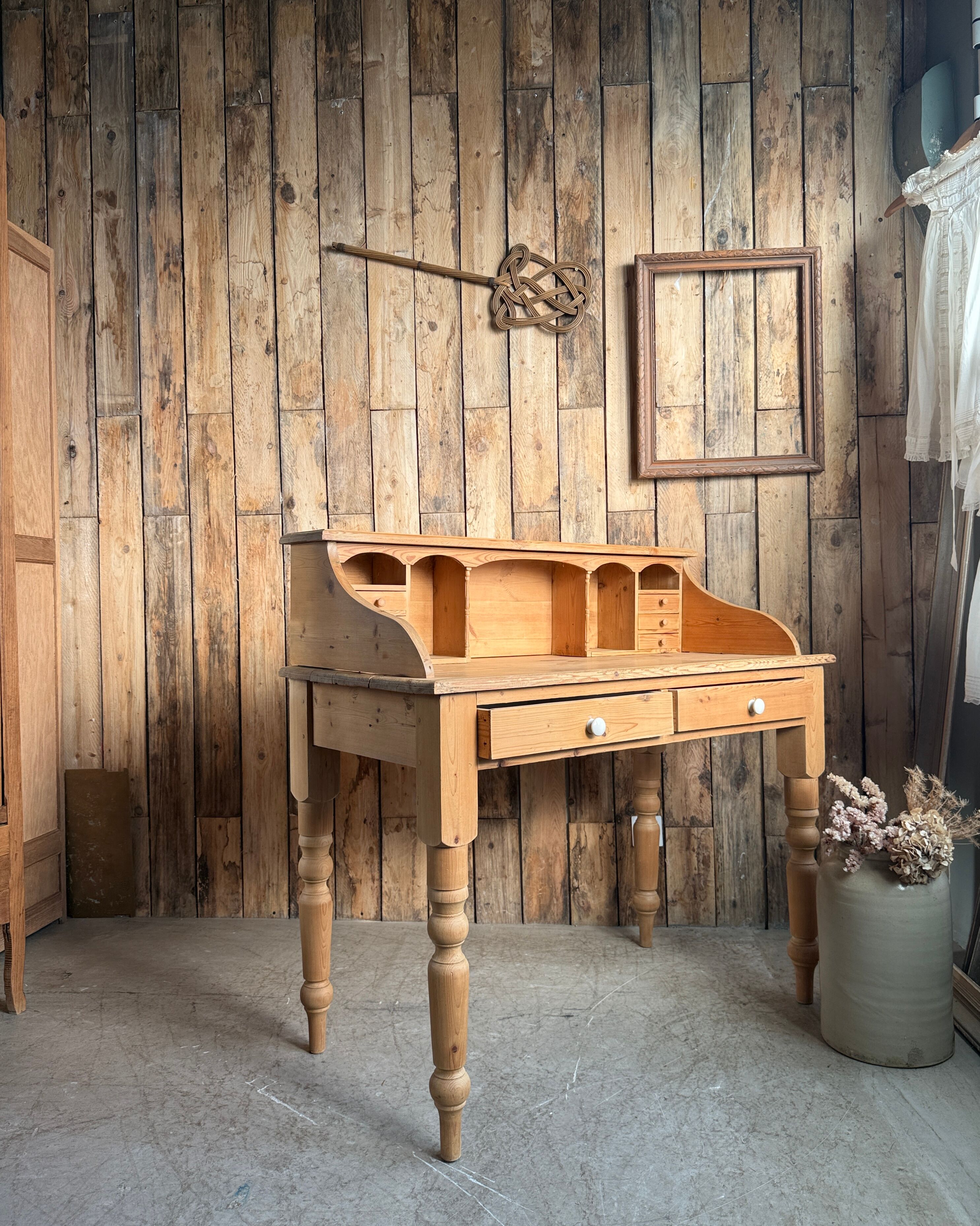 English desk with steps in solid pine (renovated)