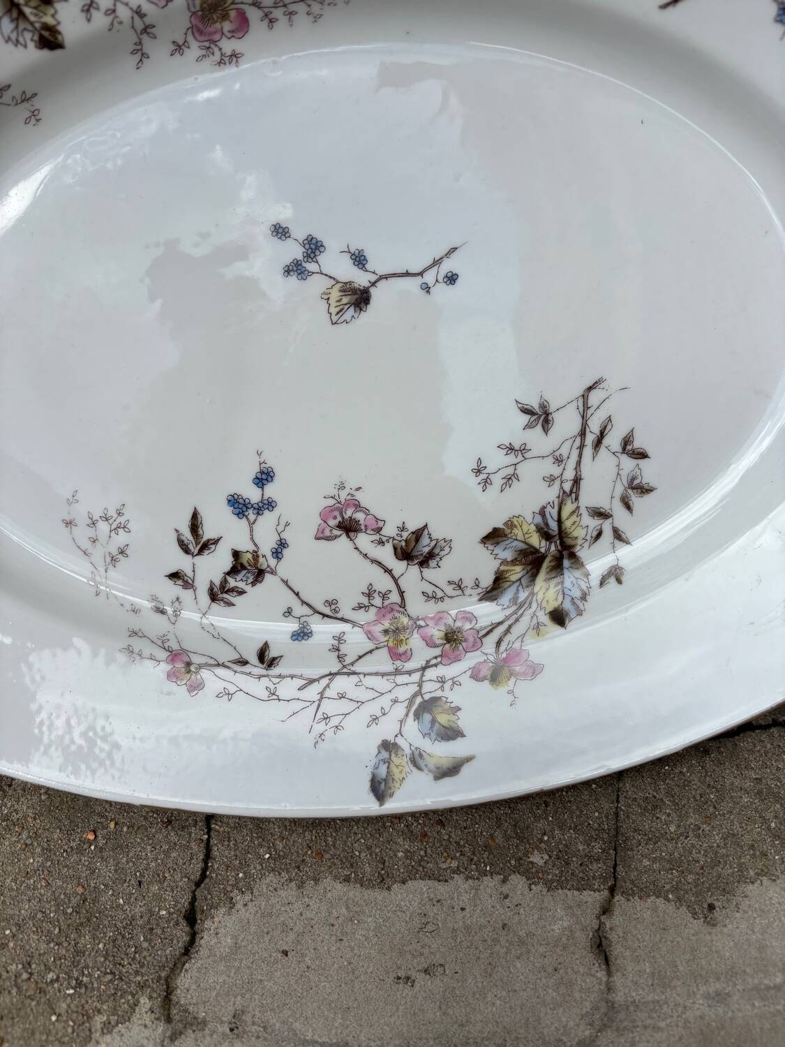 Porcelain Tableware – Late 19th Century – 40 pieces