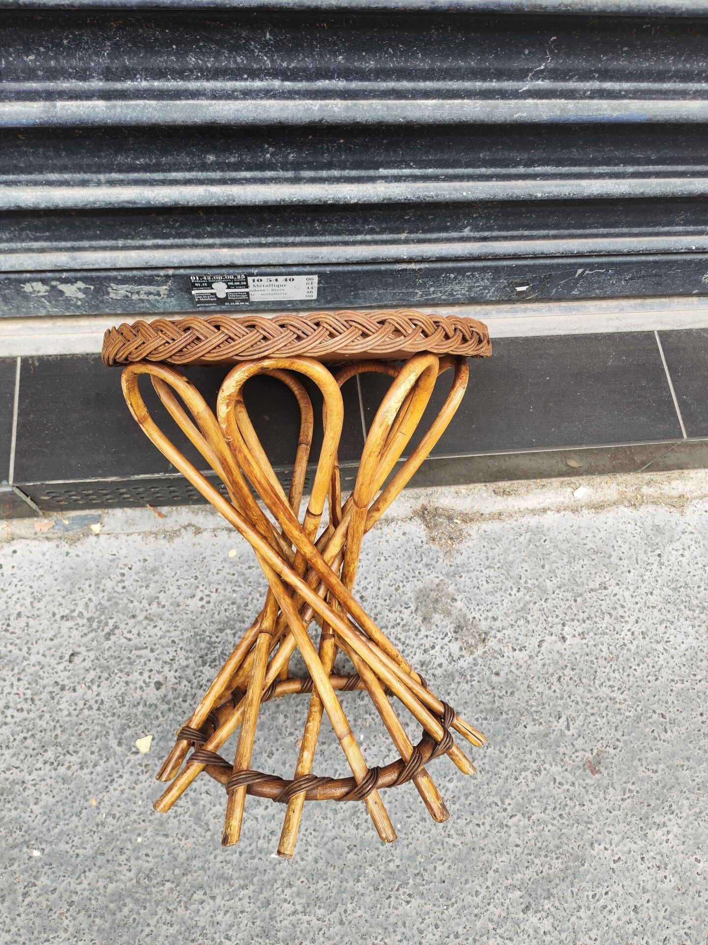 Table d'appoint en rotin 1950 midcentury
