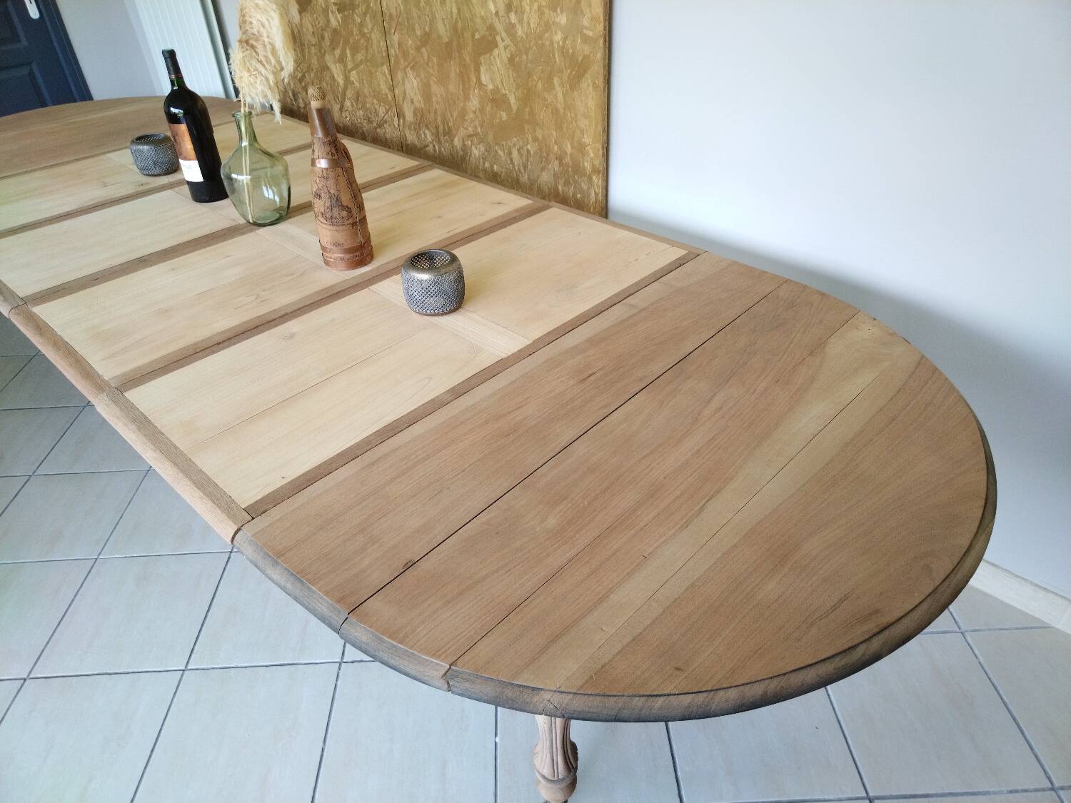 Large oval table in solid walnut renovated