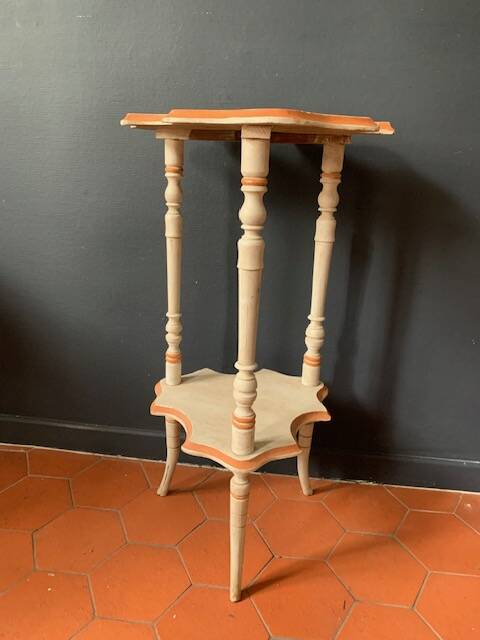 Sellette 1900 en bois découpé peint en blanc