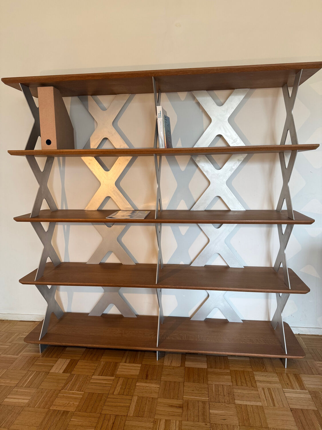 Designer shelf in solid oak and signed aluminium.
