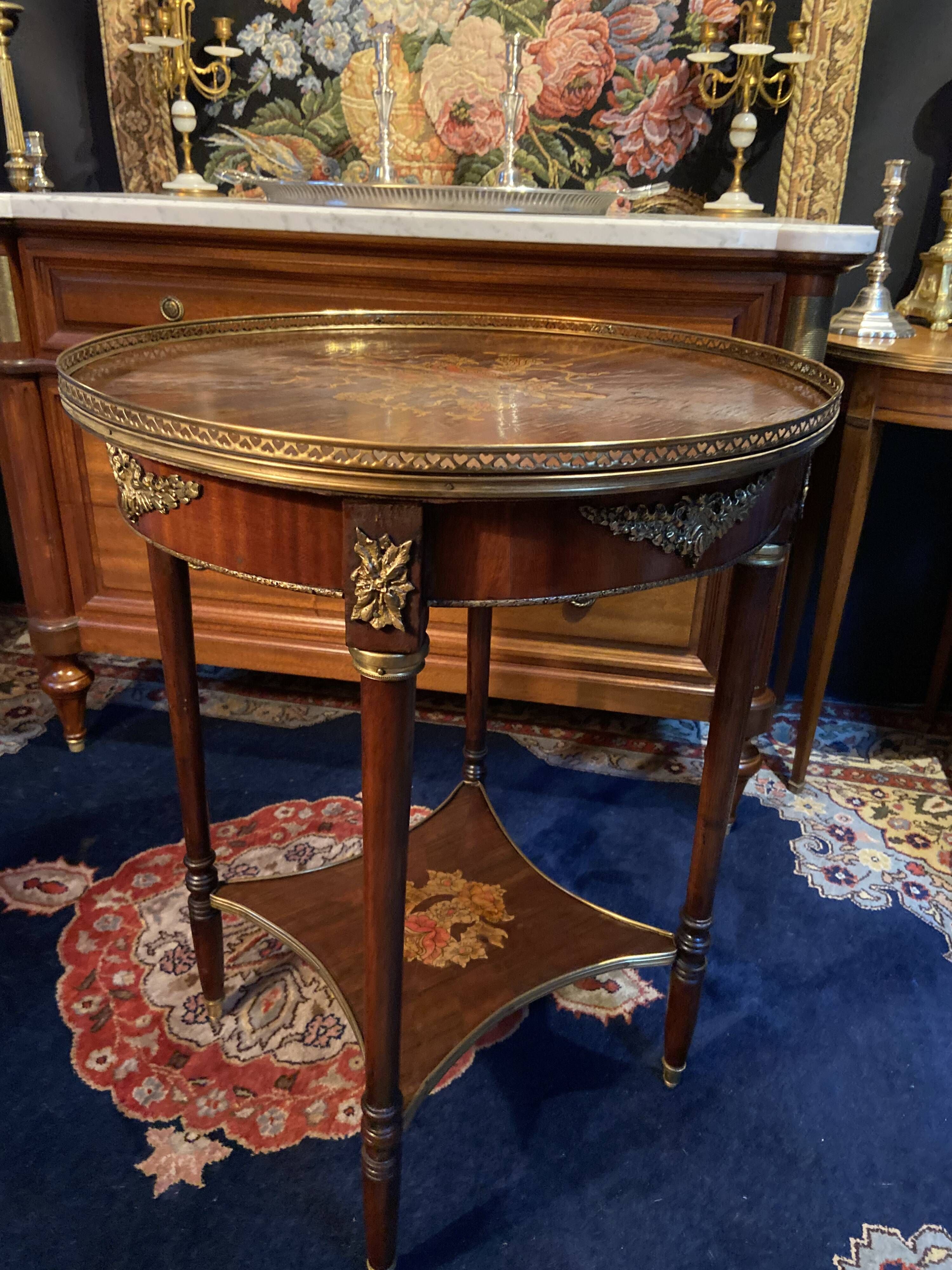 Bouillotte table pedestal table with marquetry decoration and bronze ornaments in the Louis style