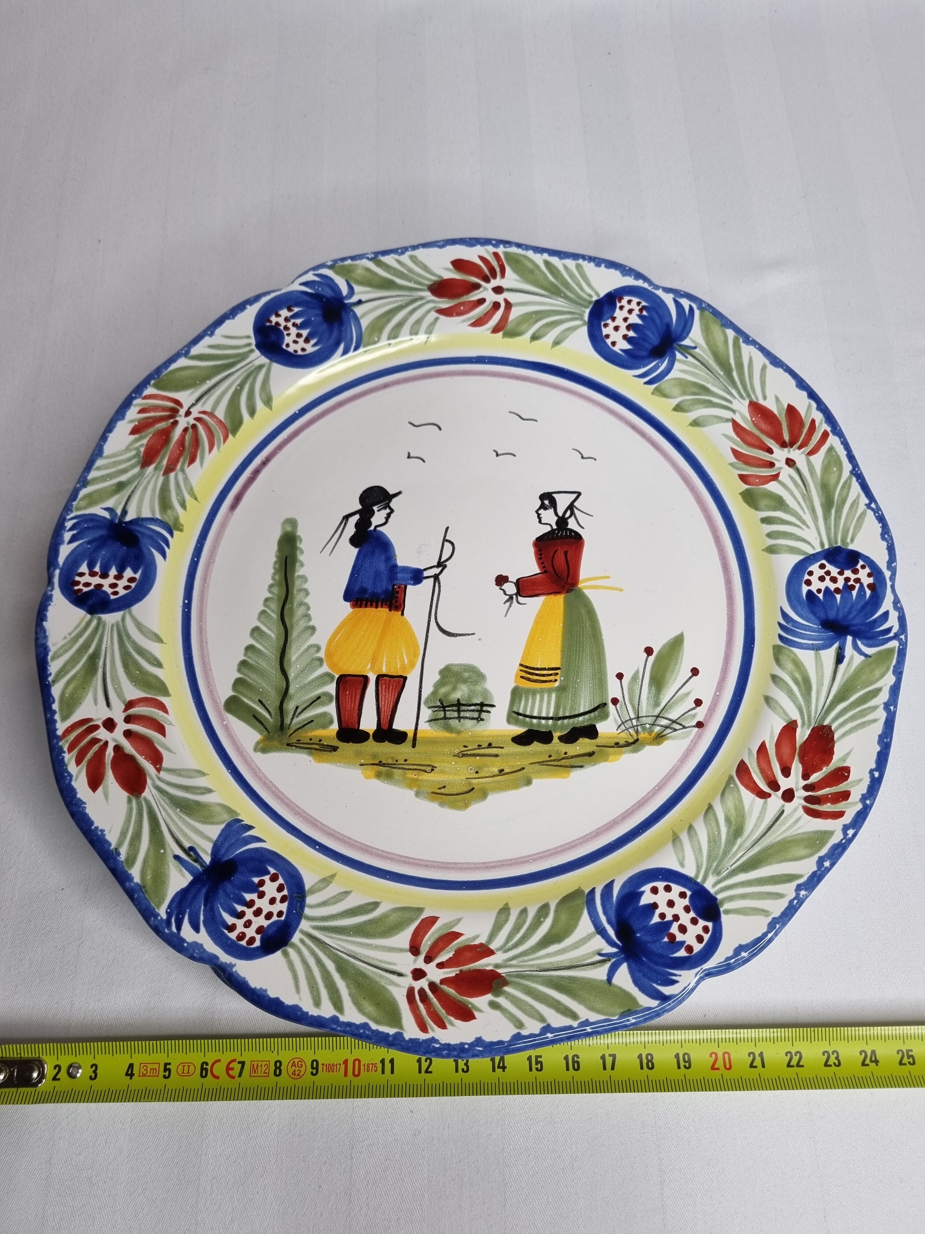 Pair of flat plates HB Quimper, with traditional decoration, 24 cm