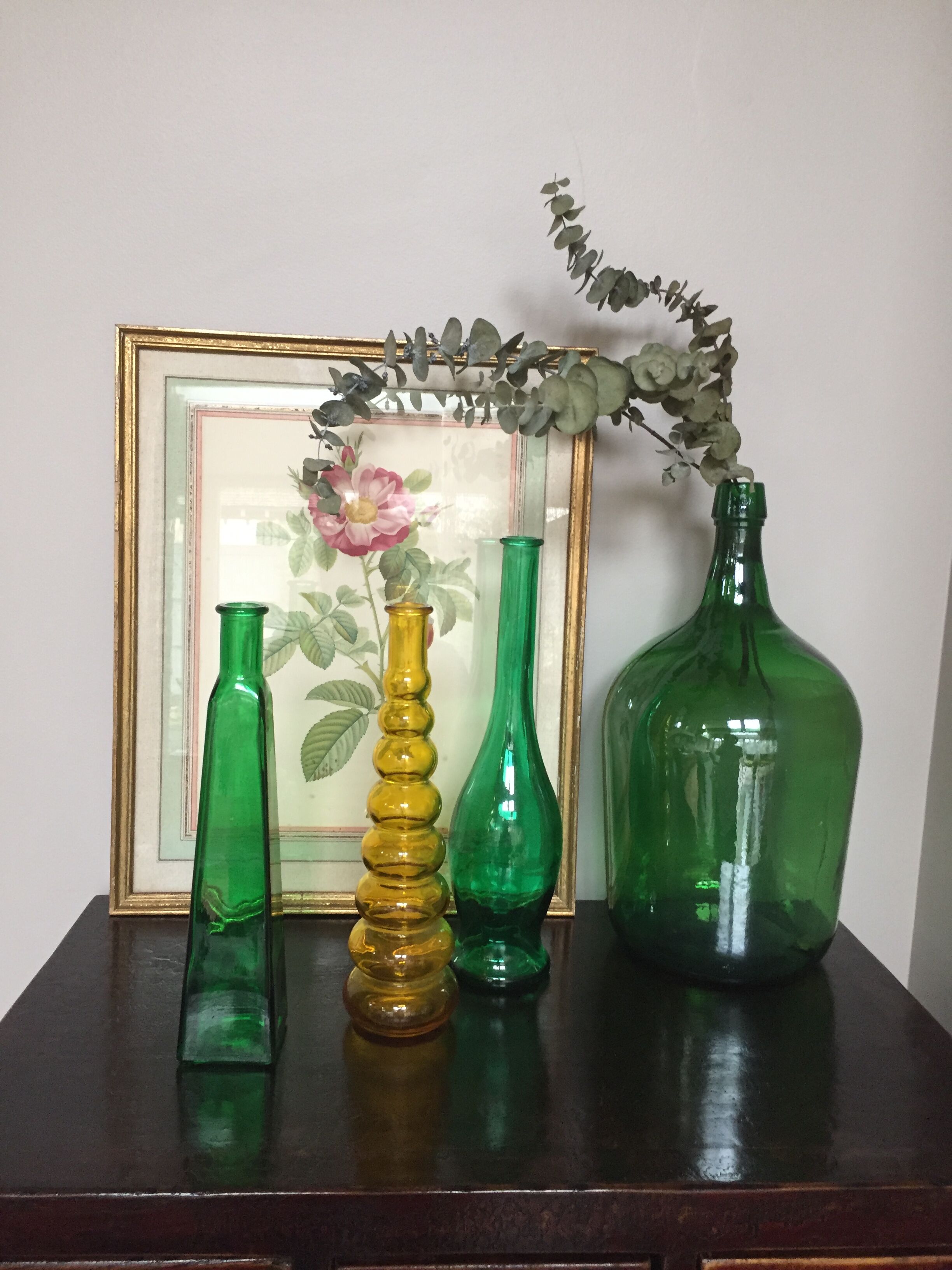 Series of 3 green and yellow glass vases