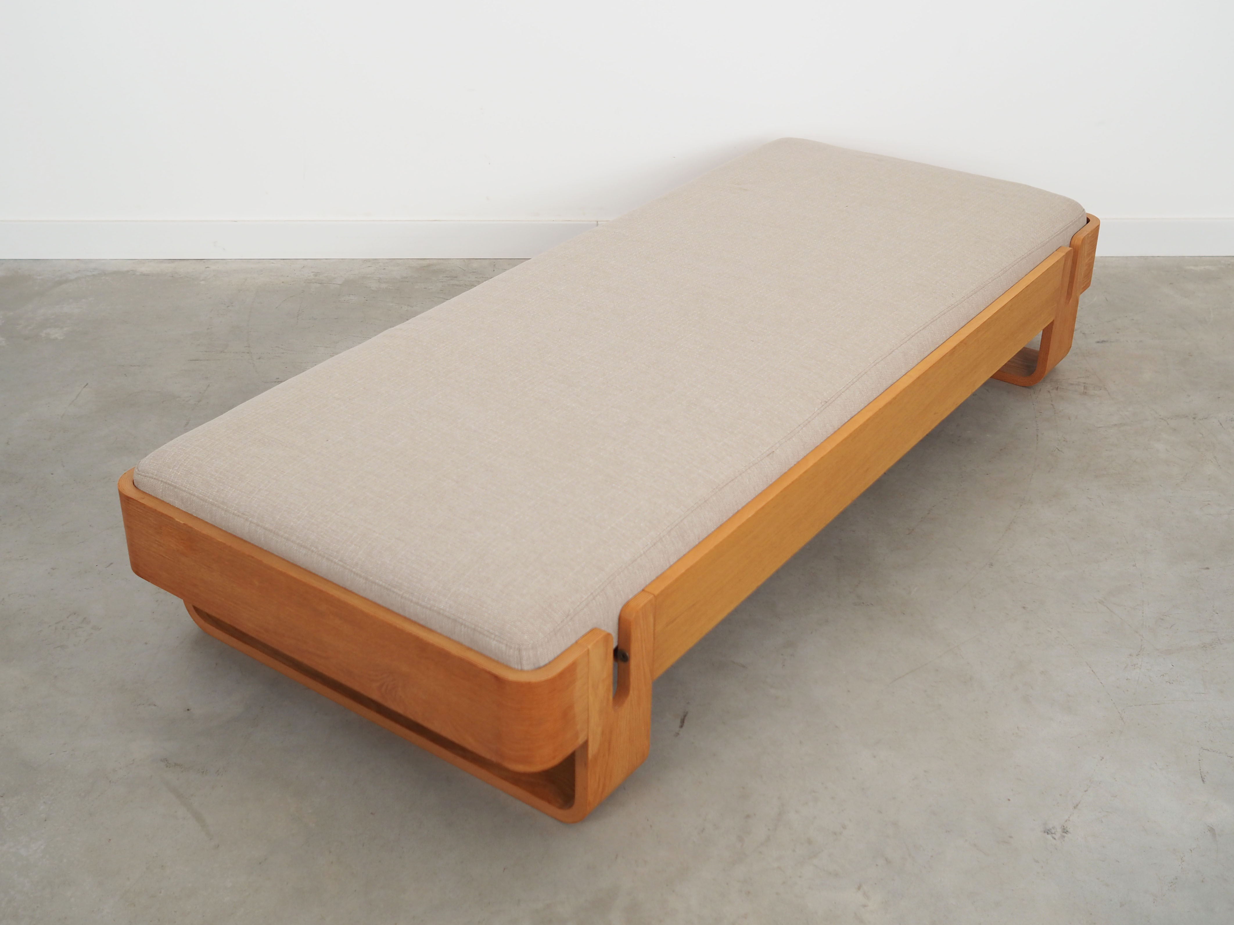 Oak daybed, Danish design, 1970s, production: Denmark