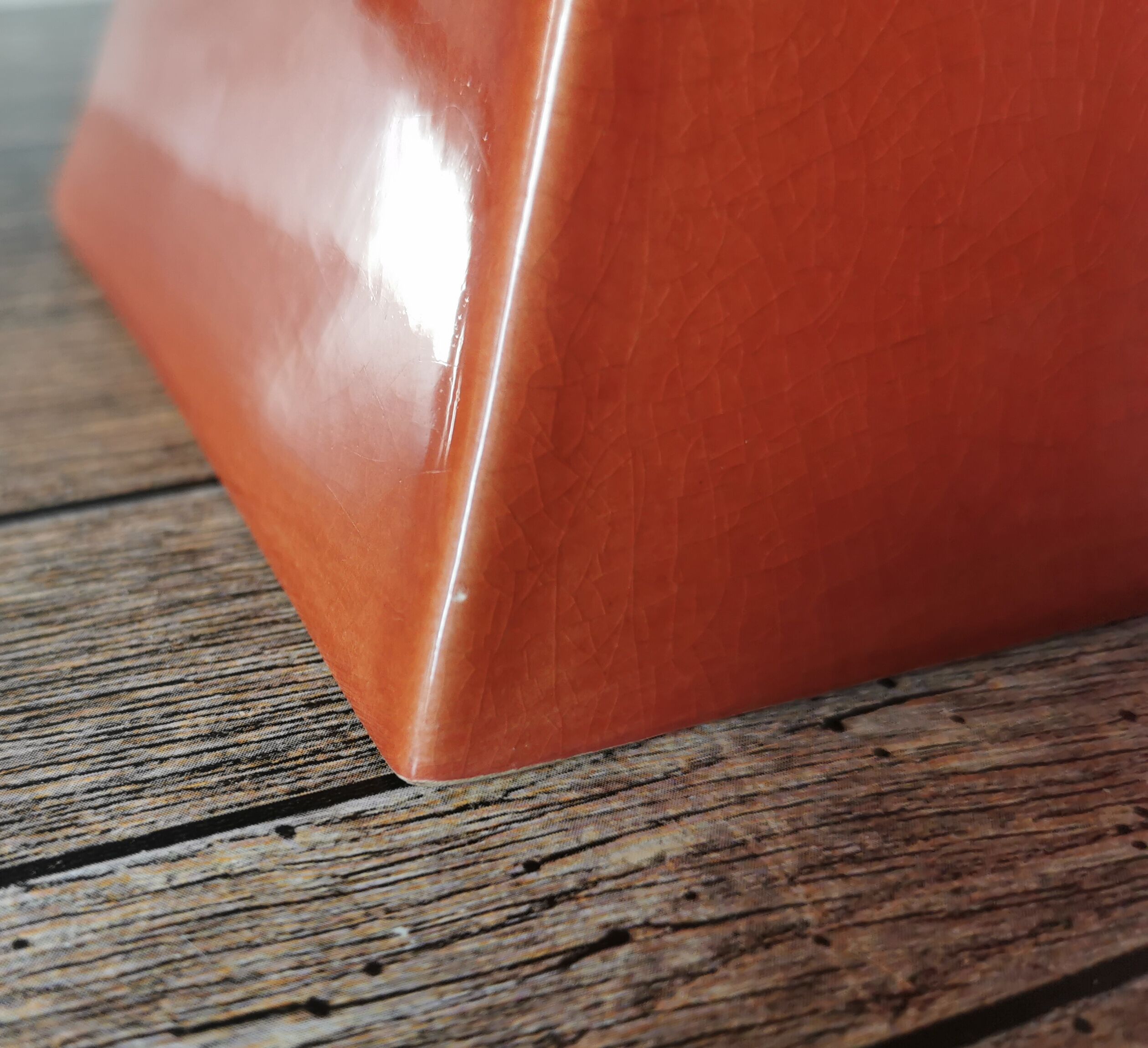 Coral lamp and gold house Le Dauphin