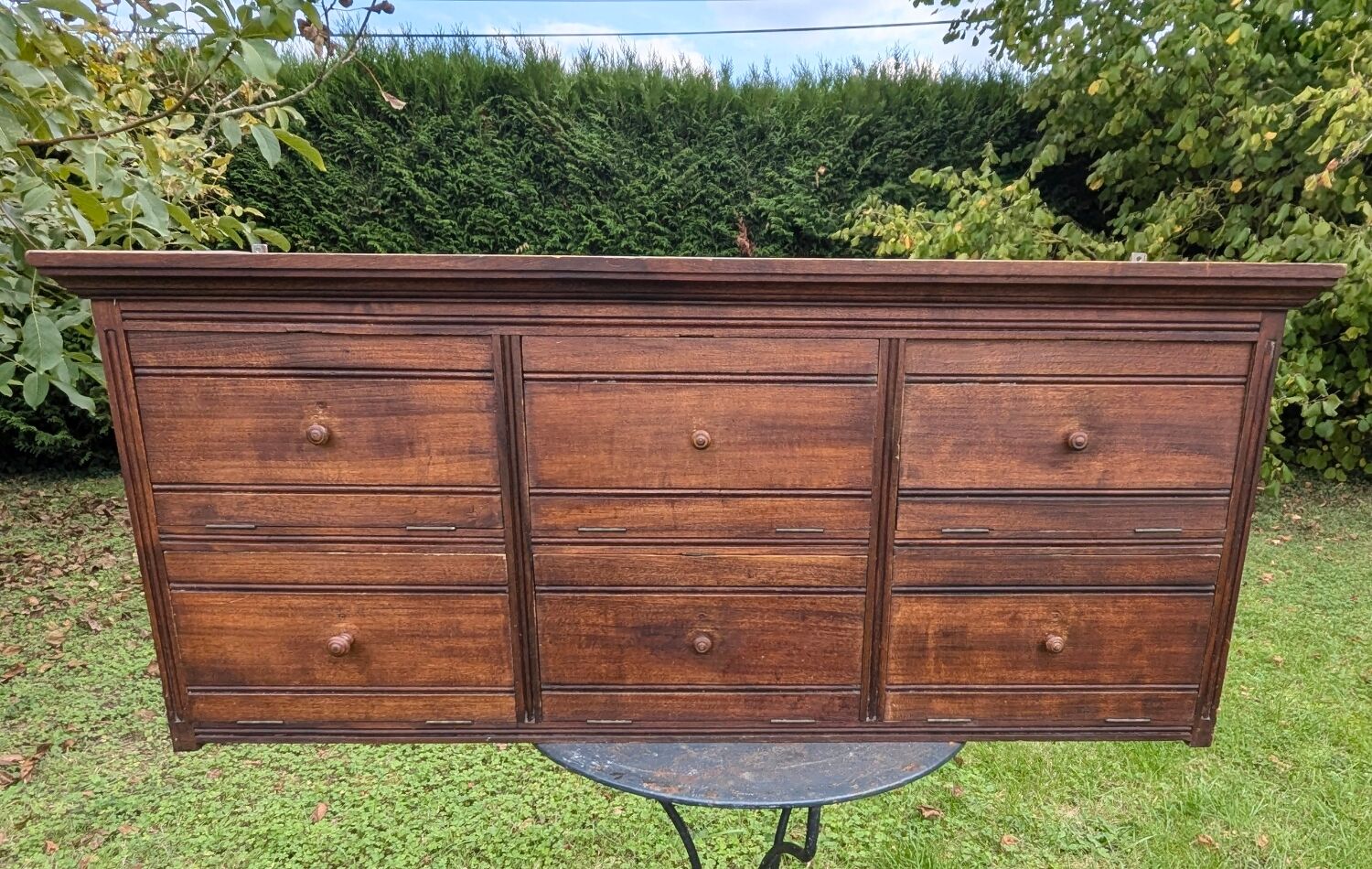 Notary's shelf with flaps