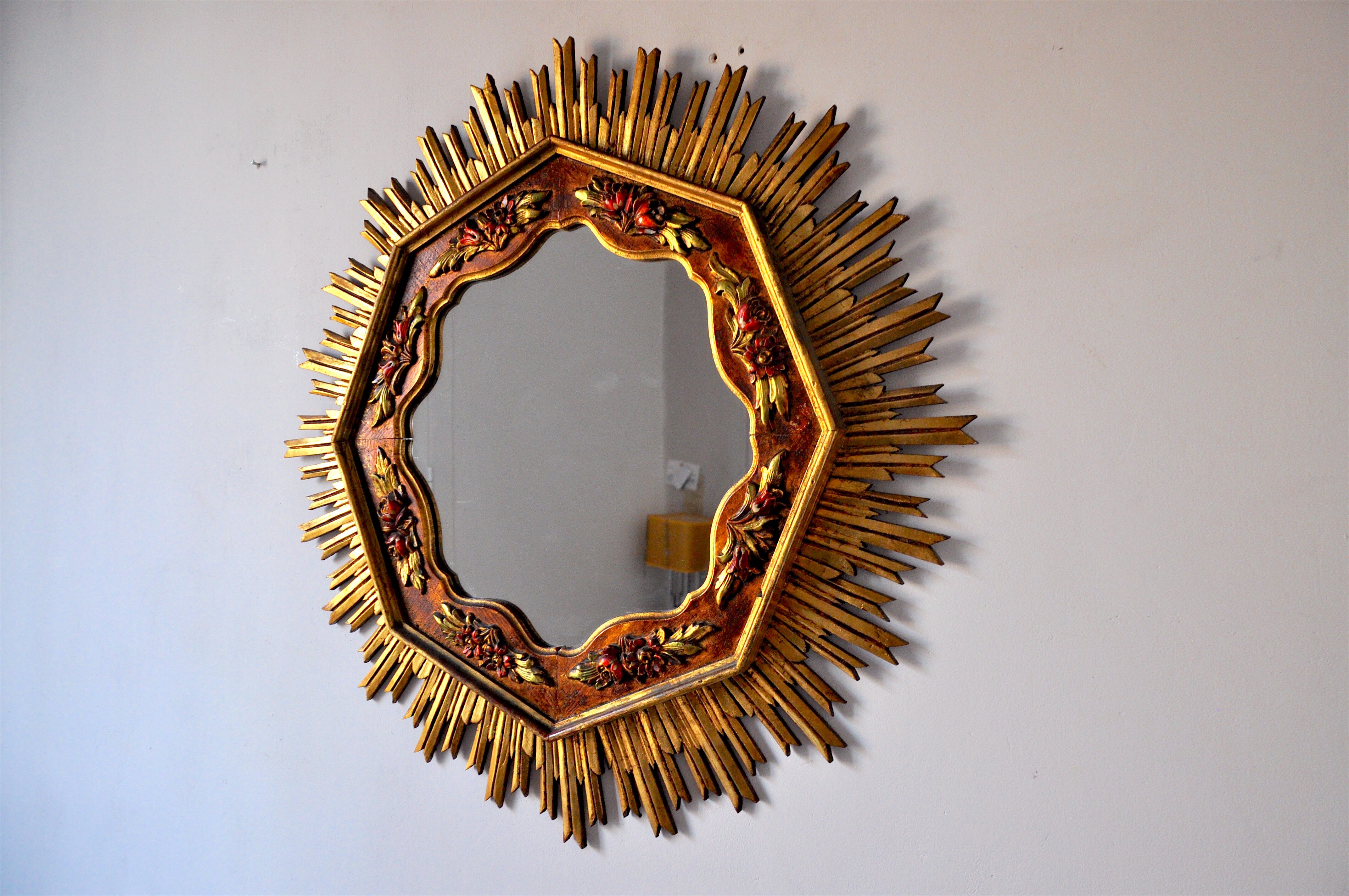 Miroir soleil en bois doré 80cm