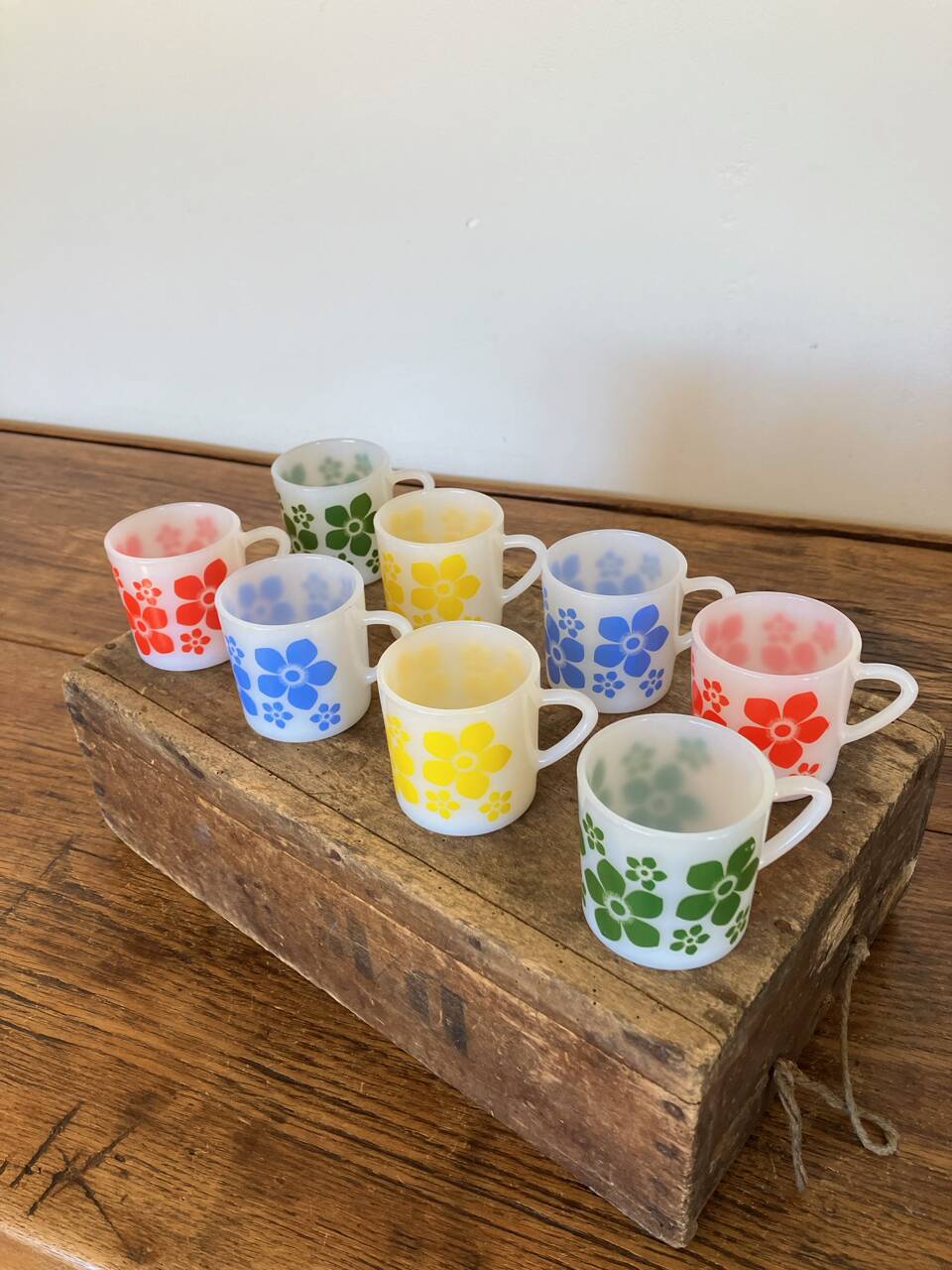 8 Arcopal flowered espresso cups, vintage 1970s