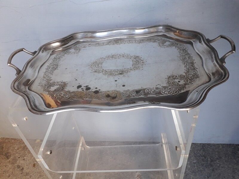 Tray in silver metal