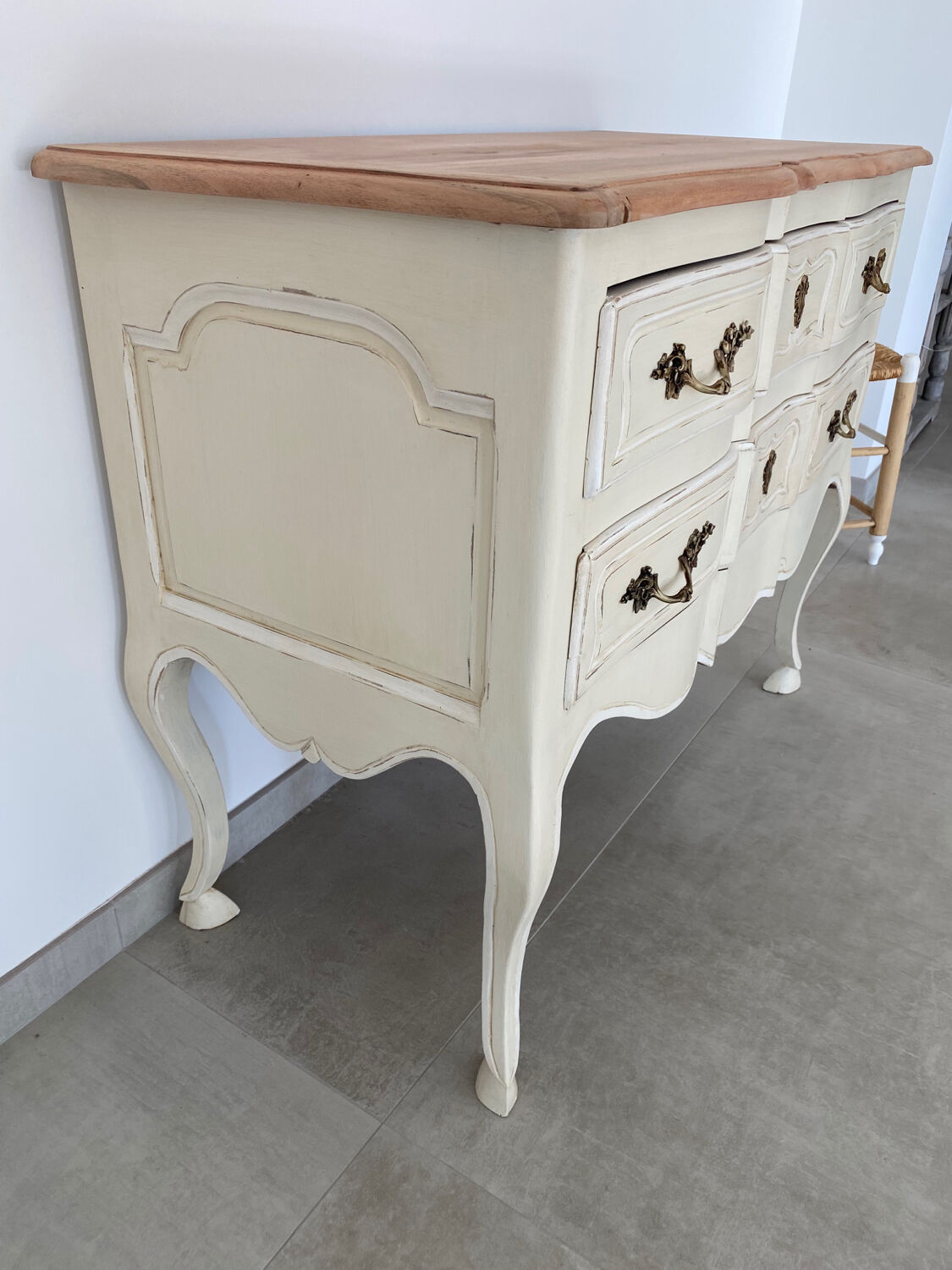 Crossbow chest of drawers