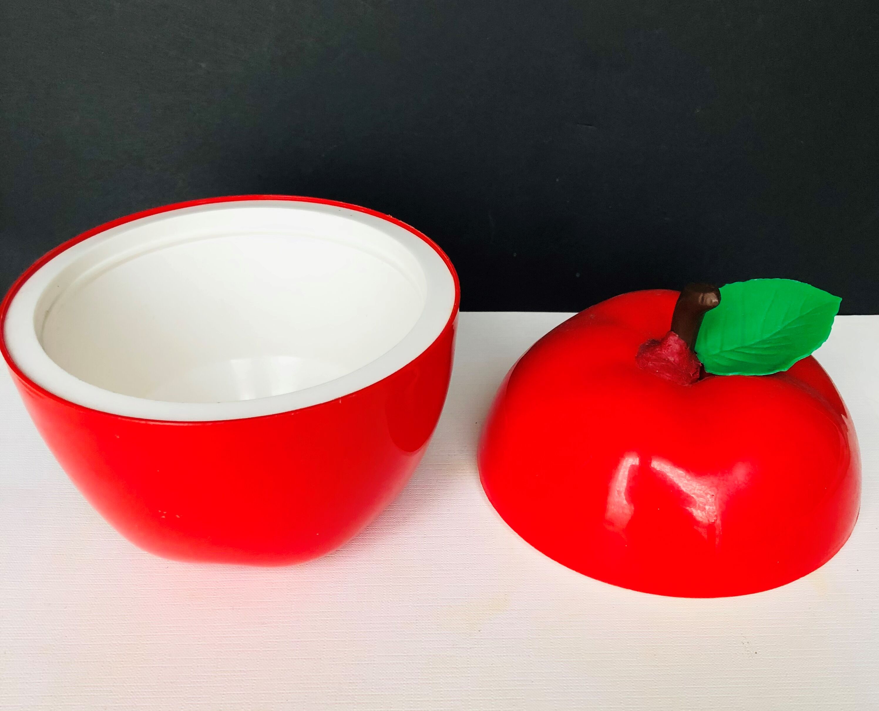 Ice bucket 70s red apple