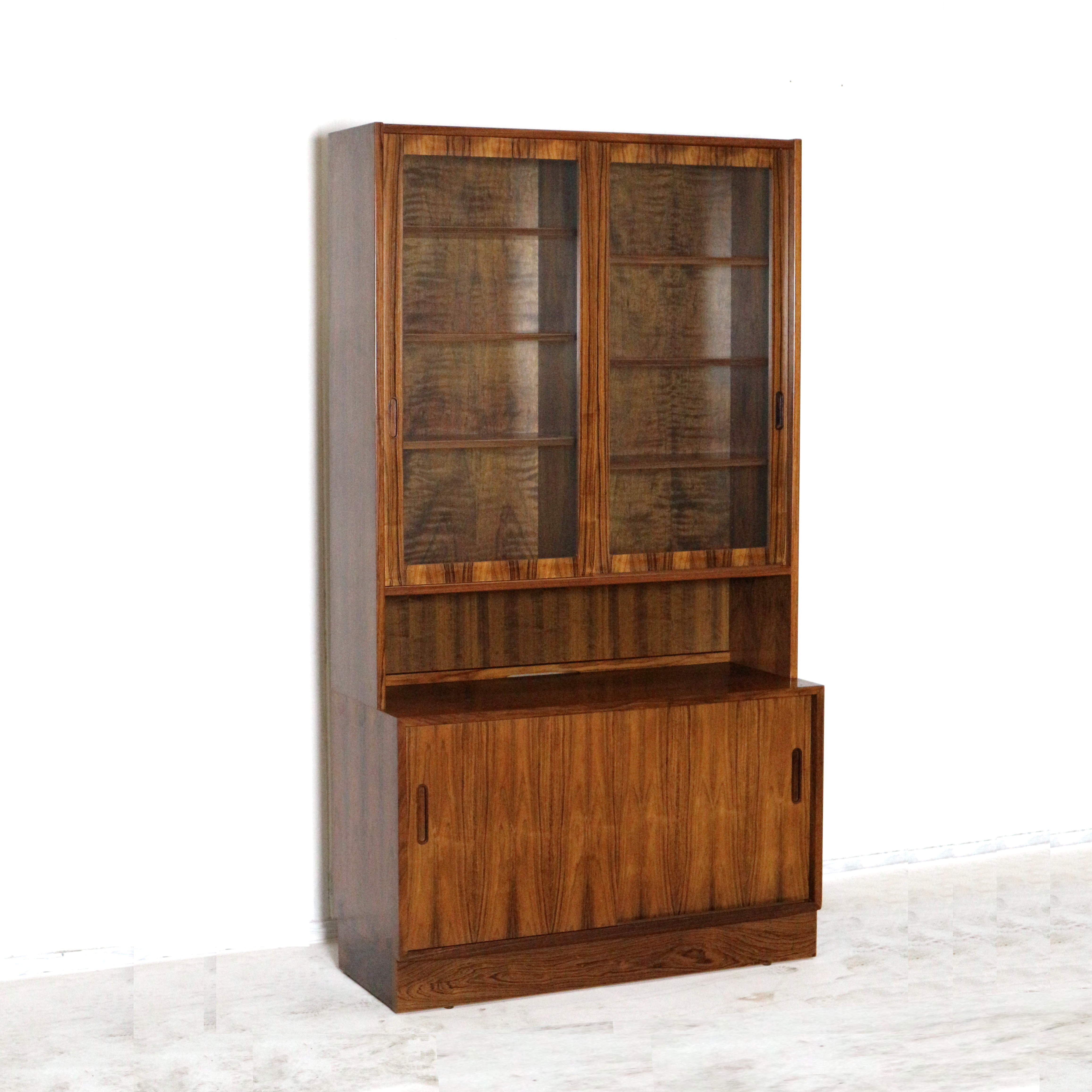 Vitrine design danoise en palissandre par Poul Hundevad des années 1970