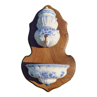 Decorated porcelain fountain