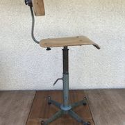 Former metal workshop chair - wood assise adjustable height vintage