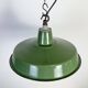 Lampe à suspension industrielle en émail vert, années 1960