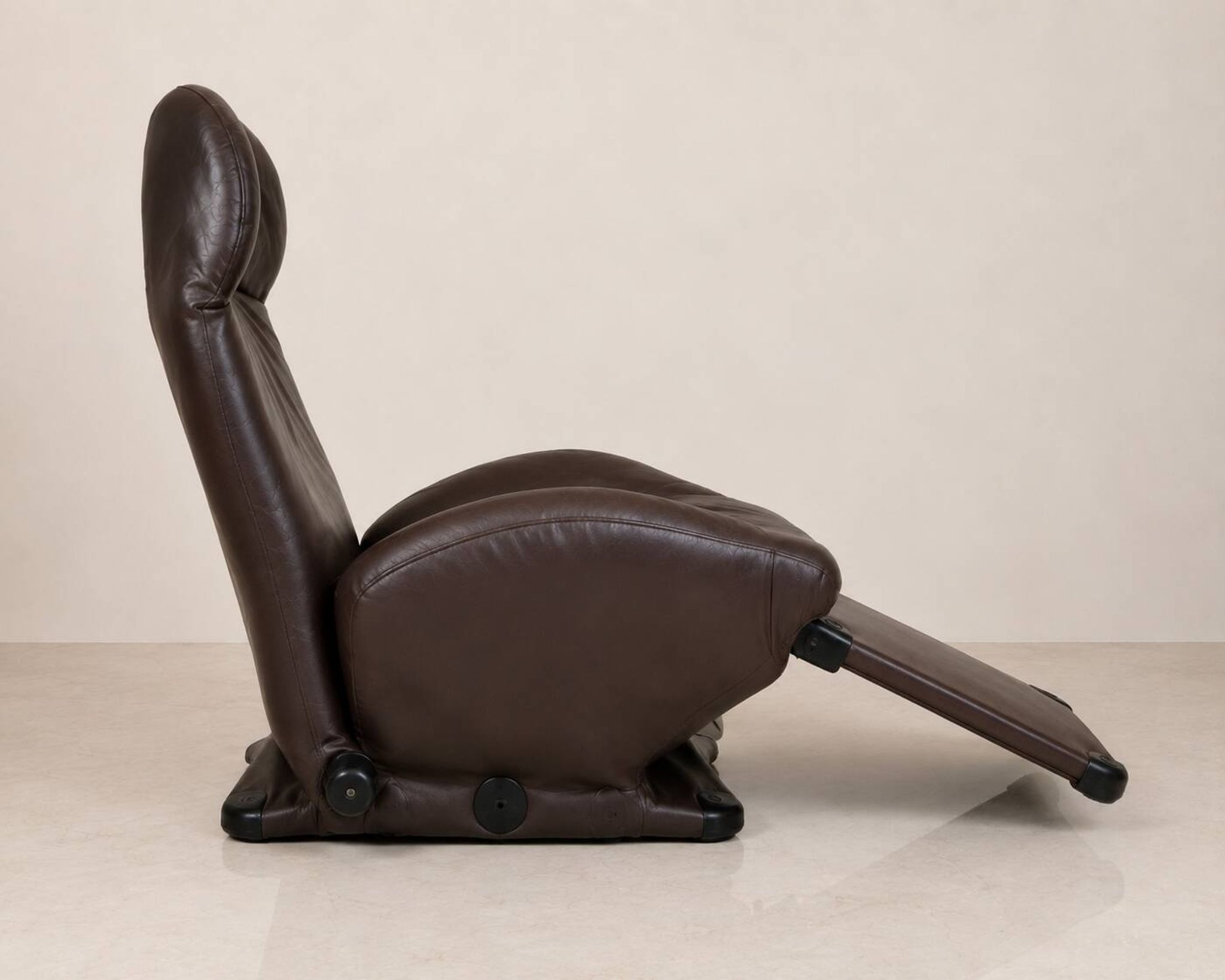 "111 Wink" armchair in brown leather by Toshiyuki Kita for Cassina