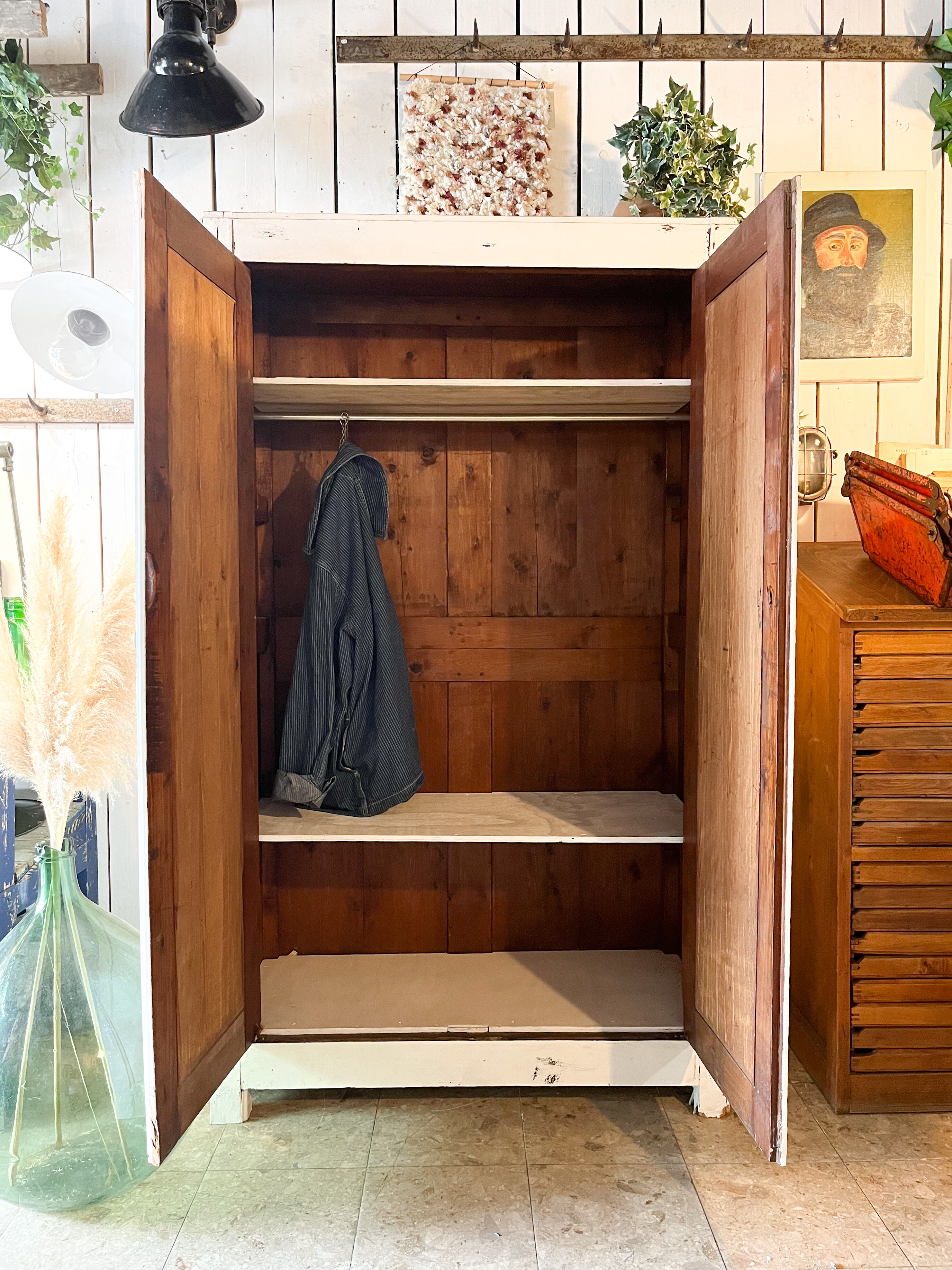 Armoire parisienne patine blanche