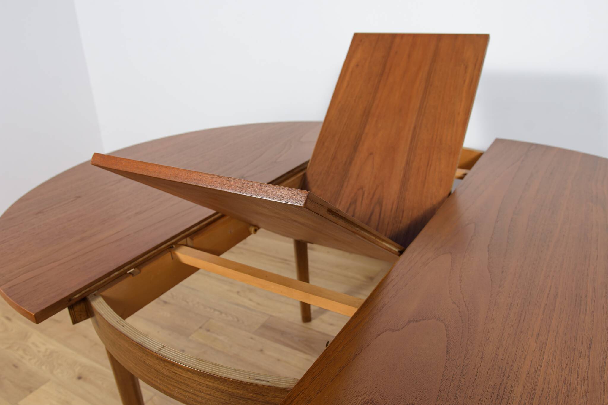 Mid century round extendable dining table and chairs from mcintosh, 1960s, set of 5