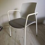 6 Akaba Kabi ergonomic chairs designed by Jorge Pensi (stackable)