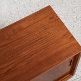 Midcentury Danish lowboard in teak with 2 sliding doors by Hundevad 1960s - 138cm