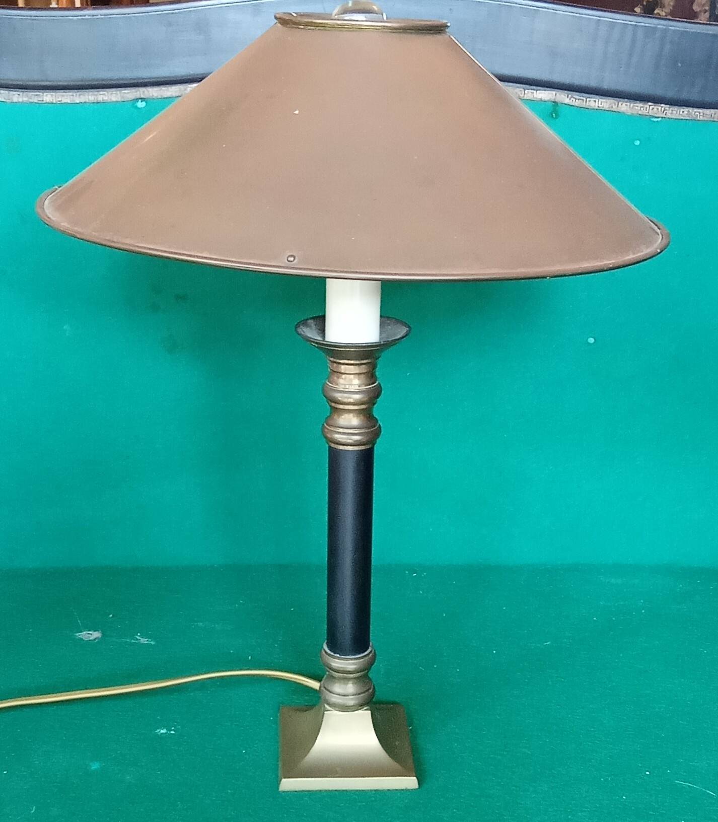 Ancienne lampe à poser style Empire abat jour métal