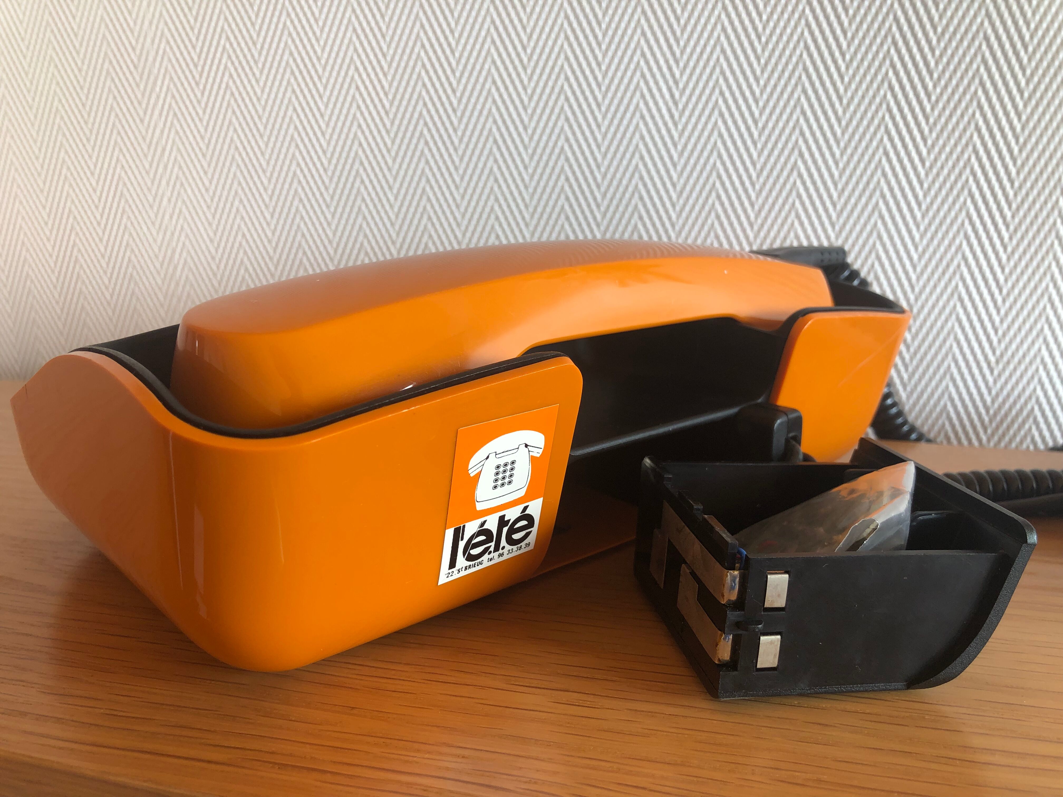 Vintage PTT Phone Telic t75 Orange from 1975