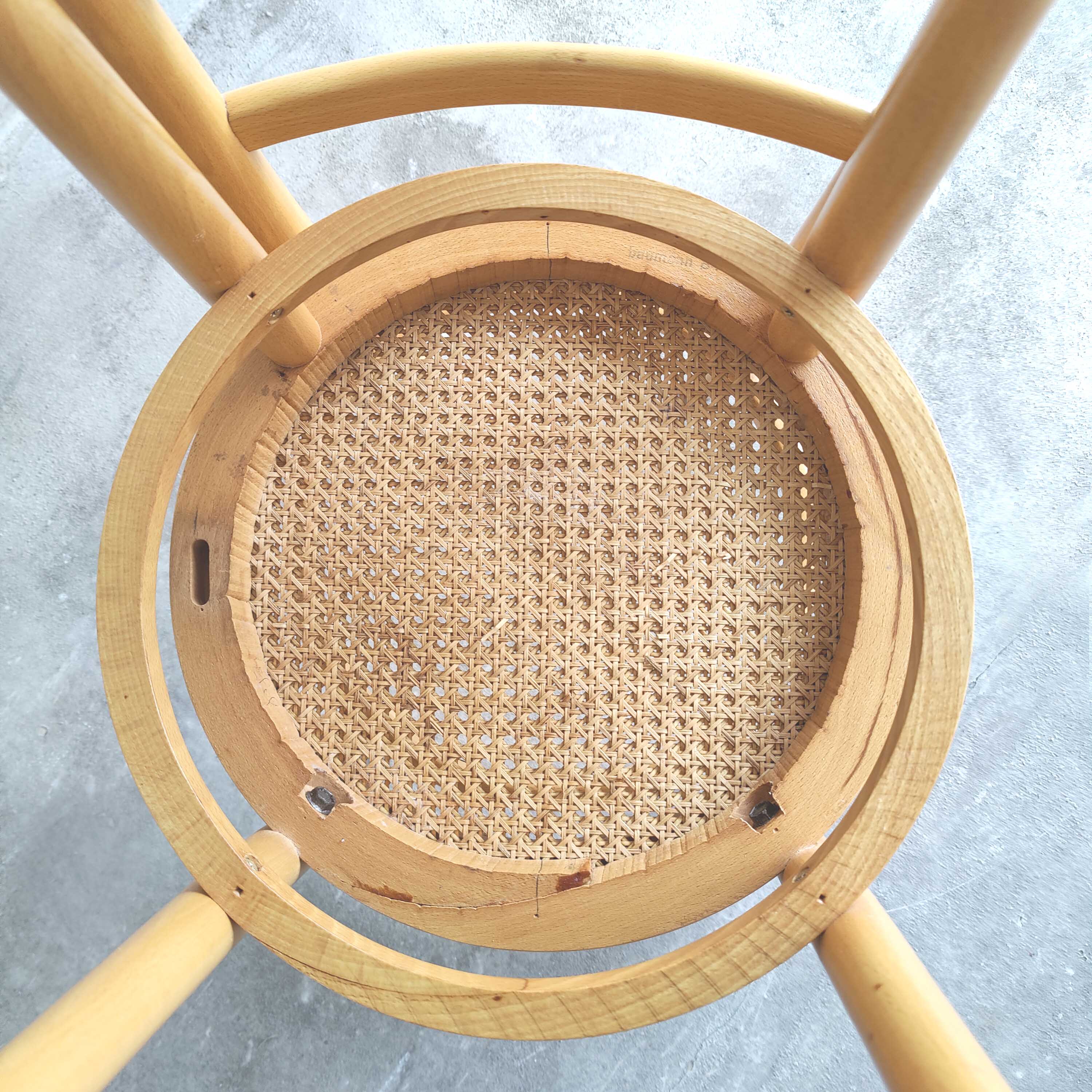 Paire chaises Baumann bois clair et cannage