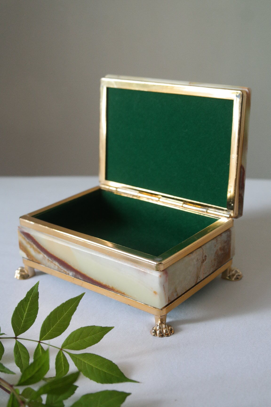 Boite à bijoux en albâtre