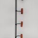 Porte-manteau moderniste mural métal et bois design années 60