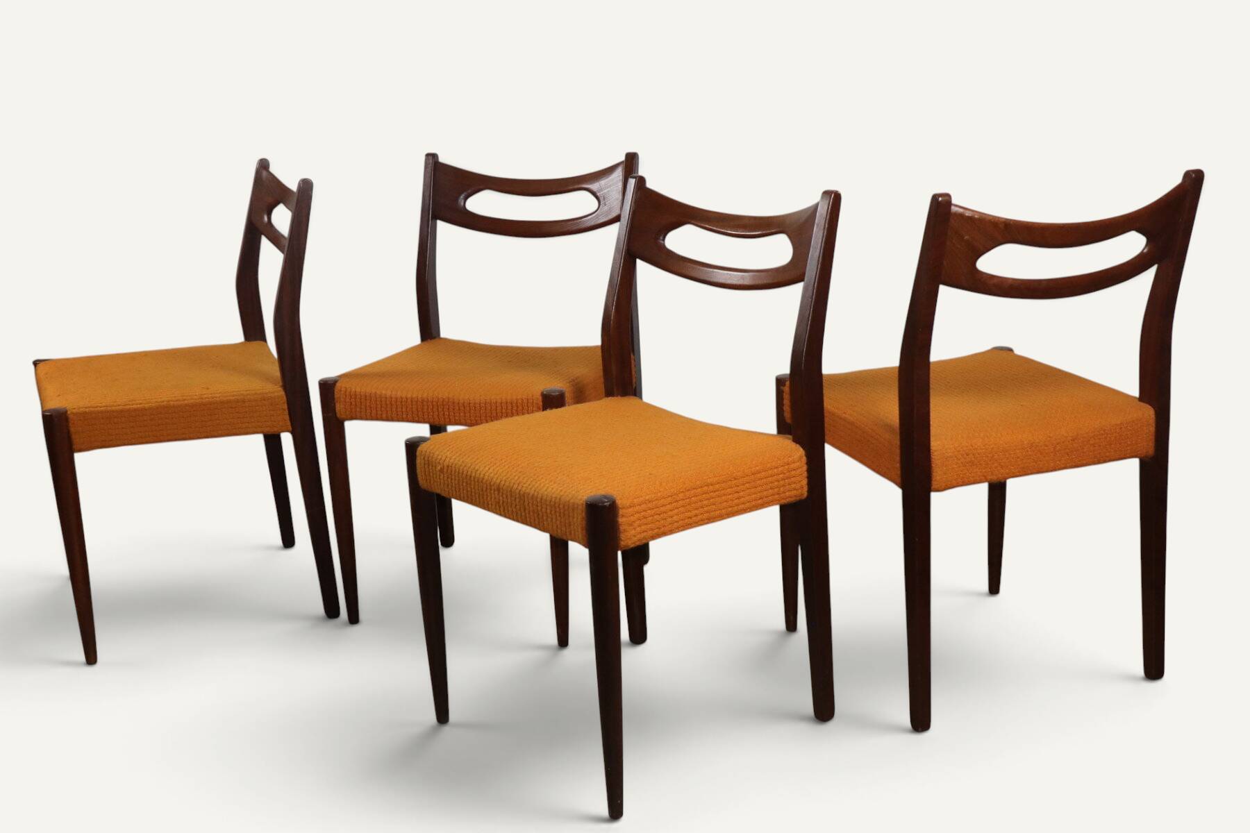 Set of 4 vintage teak and orange wool chairs – 1960s