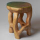 Tabouret sculpté unique à partir d'une seule pièce de bois