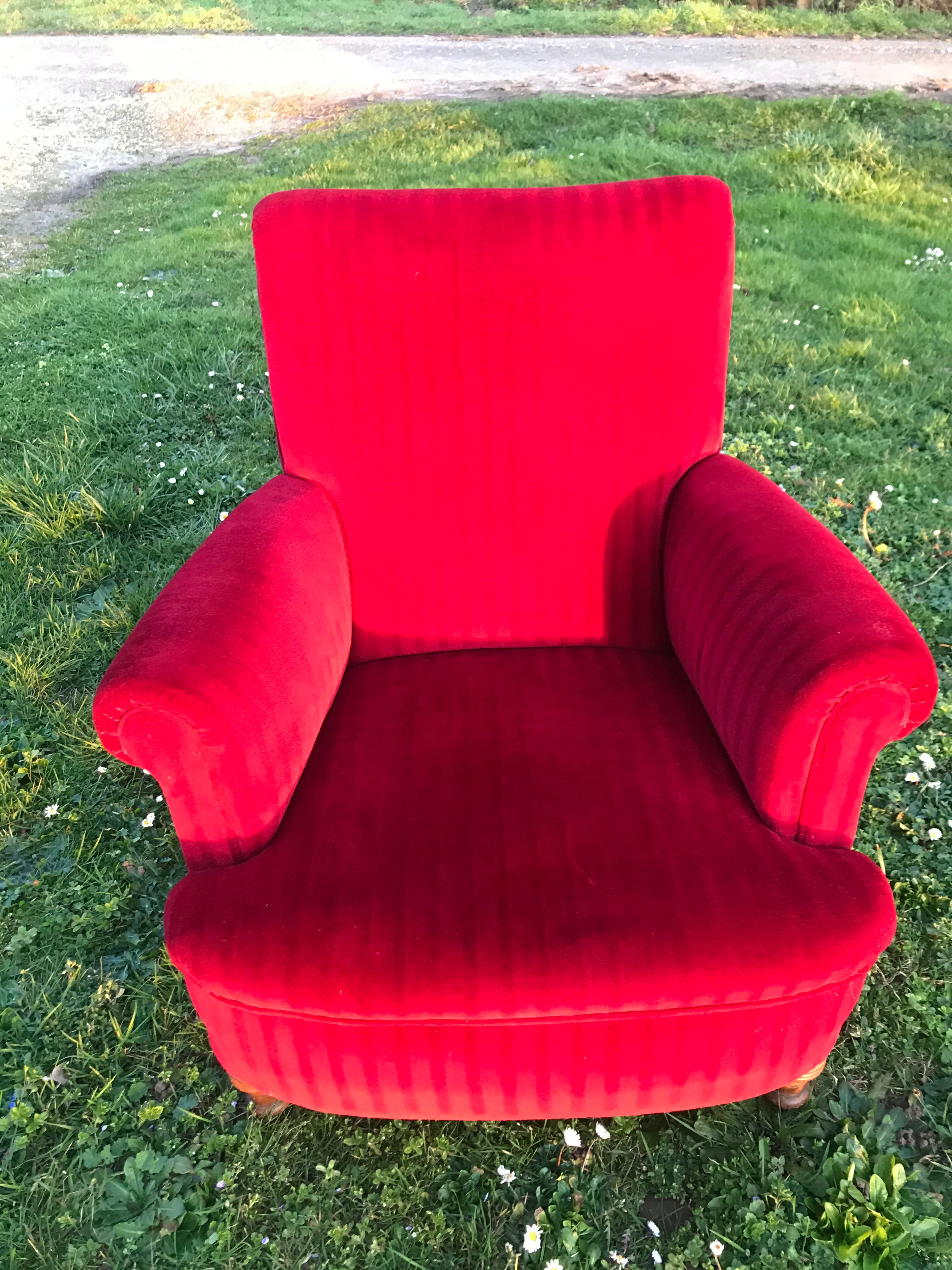 Napoleon III red velvet shepherdess chair