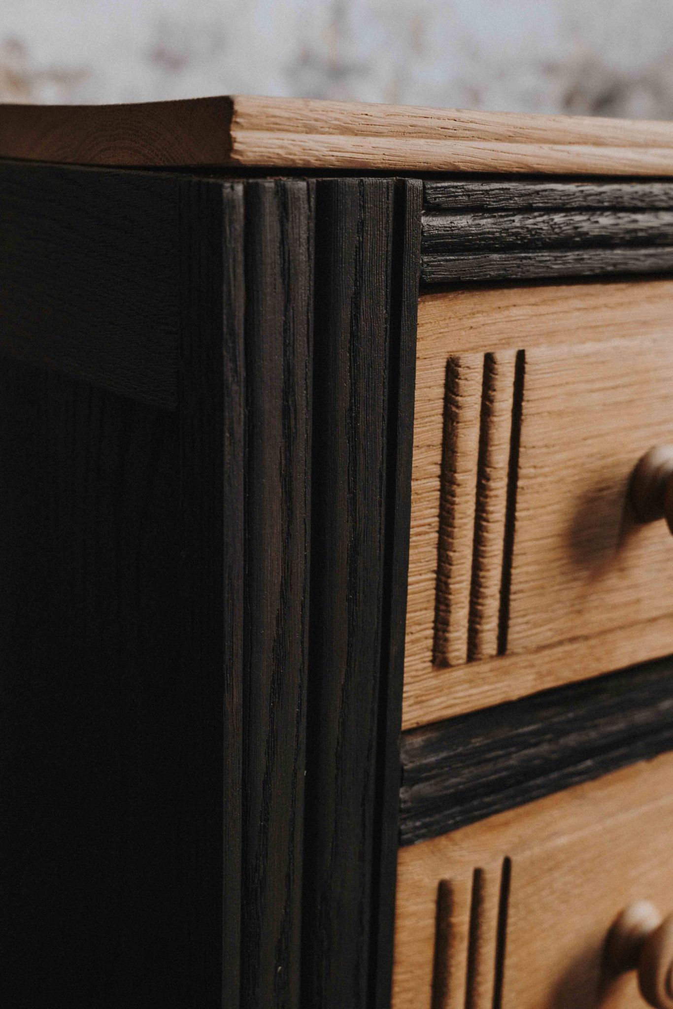 Black and natural wood chest of drawers with 4 drawers