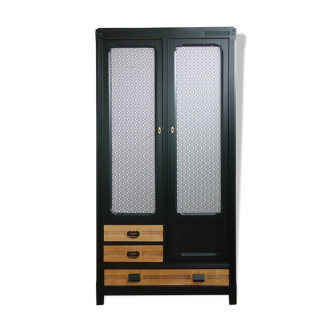 Armoire parisienne