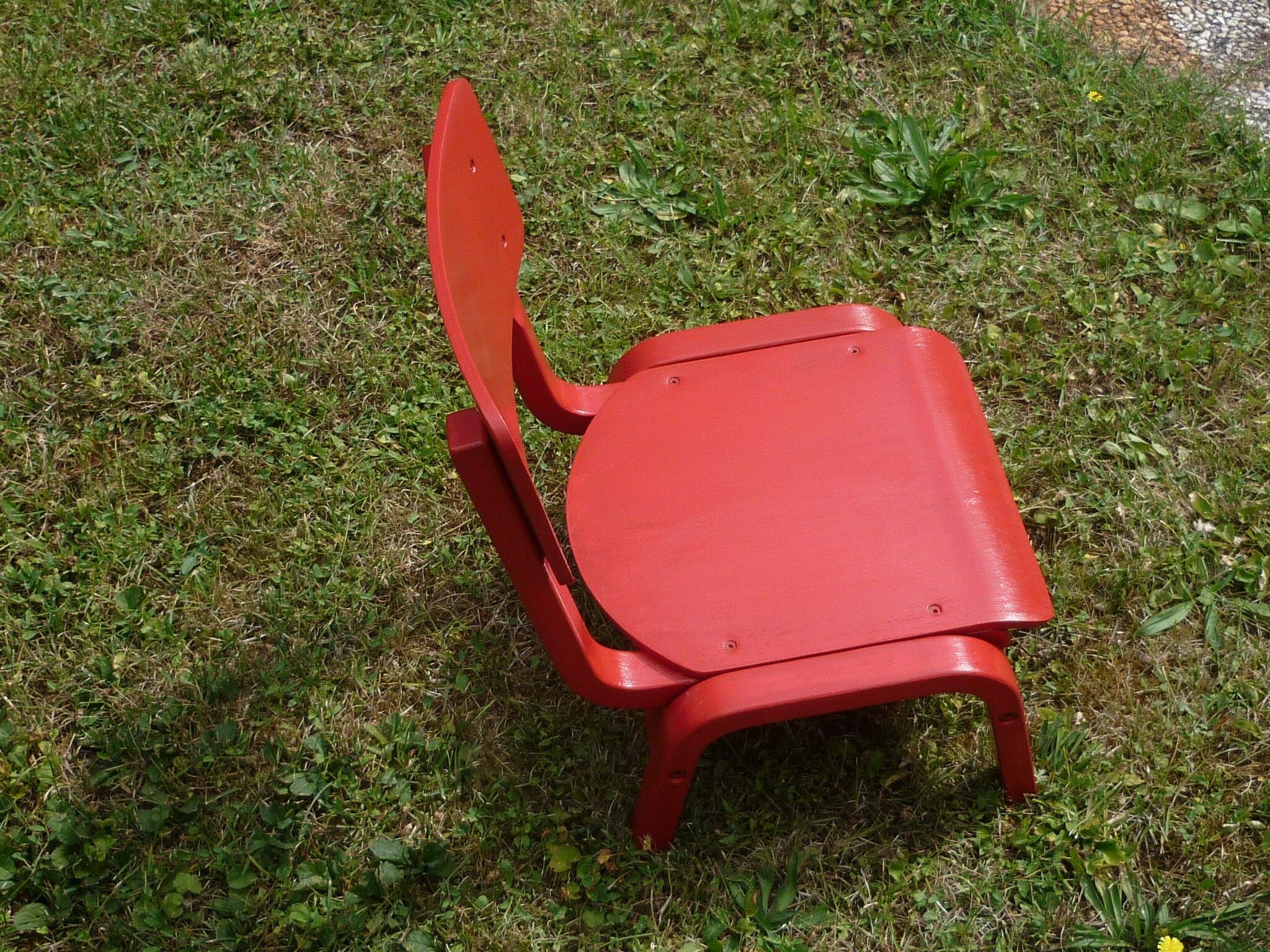 Red low child chair