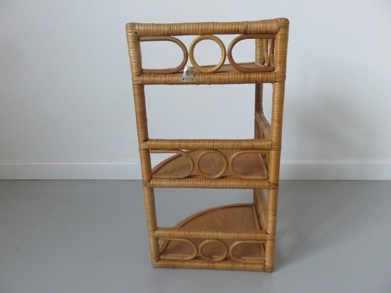 Wall angle shelf in rattan 60s 70s