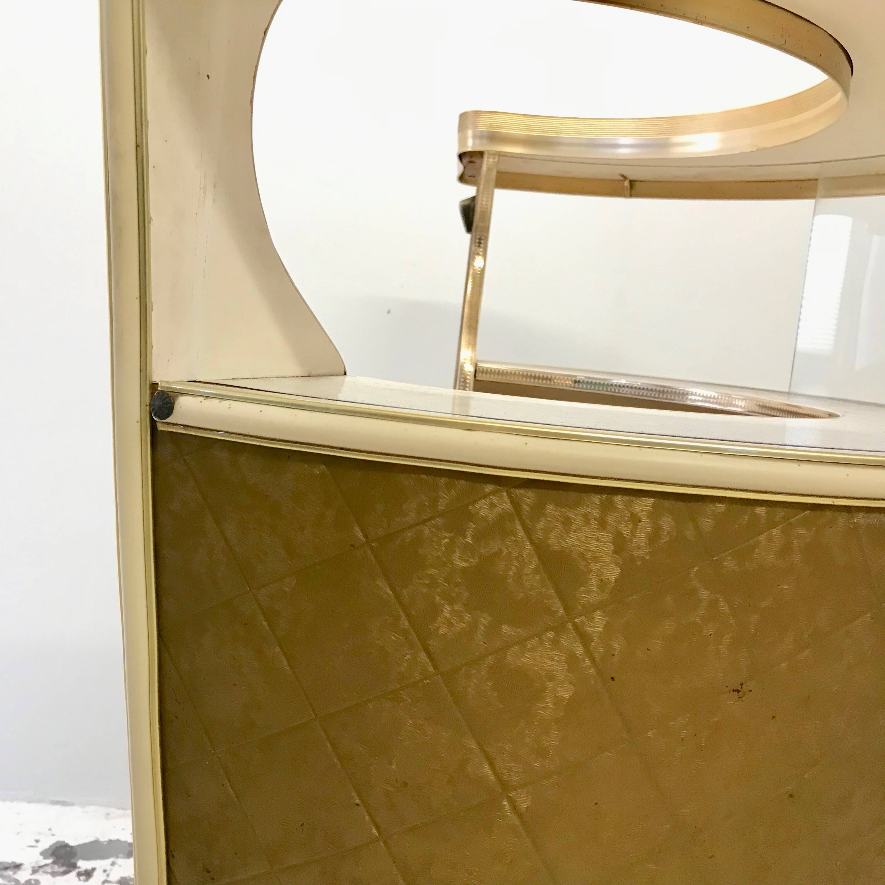 Mini bar en formica.