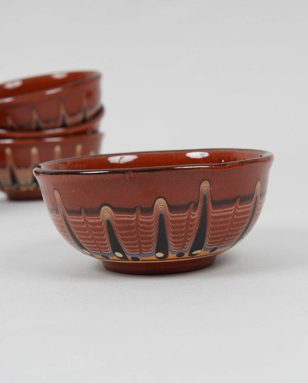 Enamelled ceramic bowls