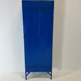 Metal locker with metal rivets