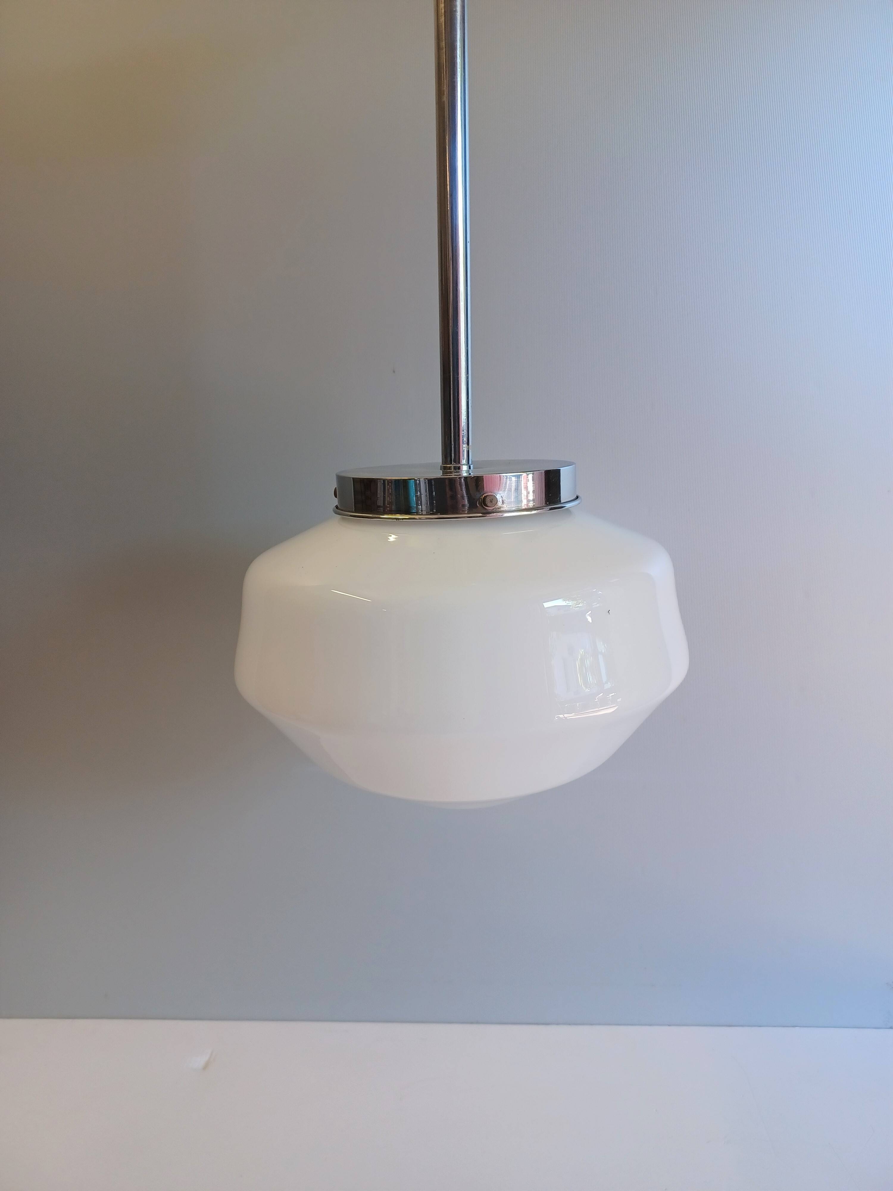 Lustre bistro - White opaline globe - 1950