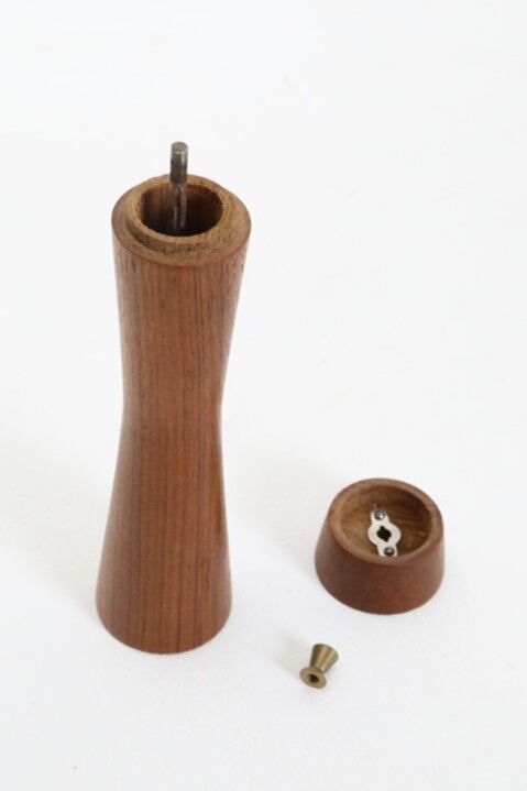 Danish teak pepper mill / crusher / 1960s / Mid-Century Modern Design