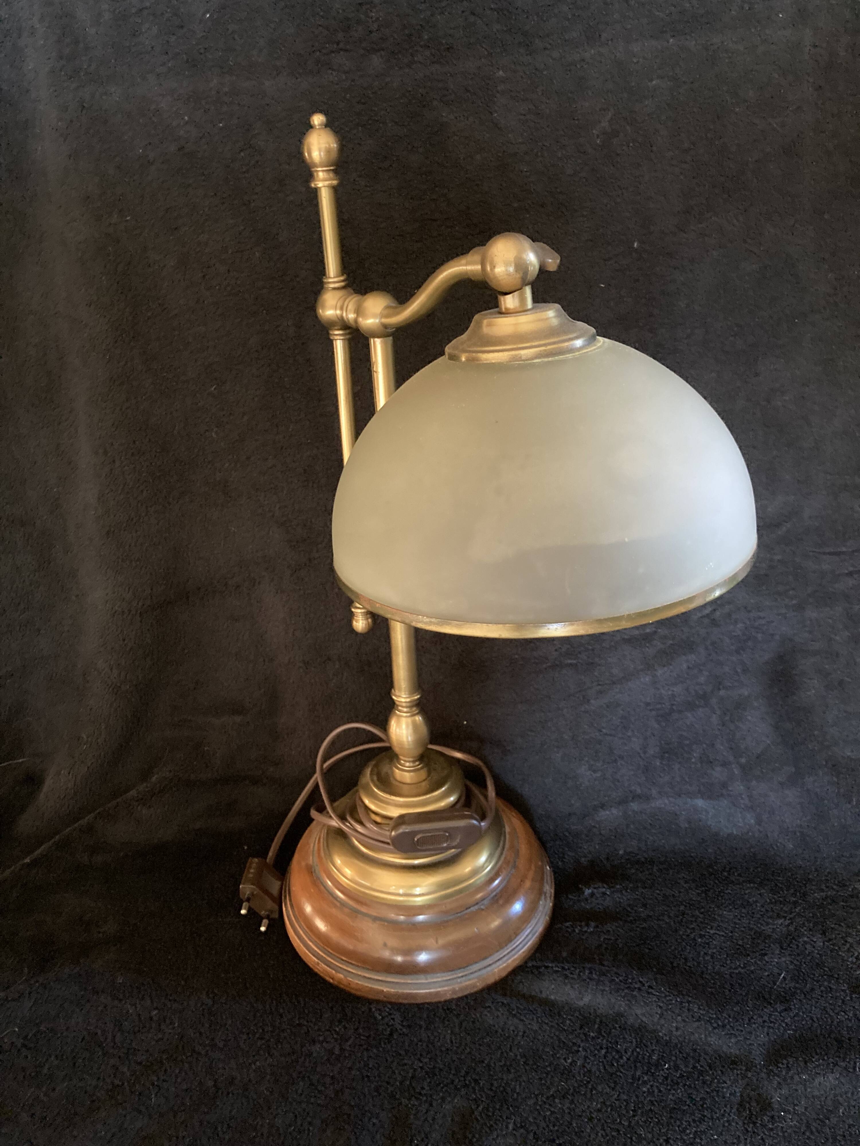 antique desk lamp – the perfect vintage touch!