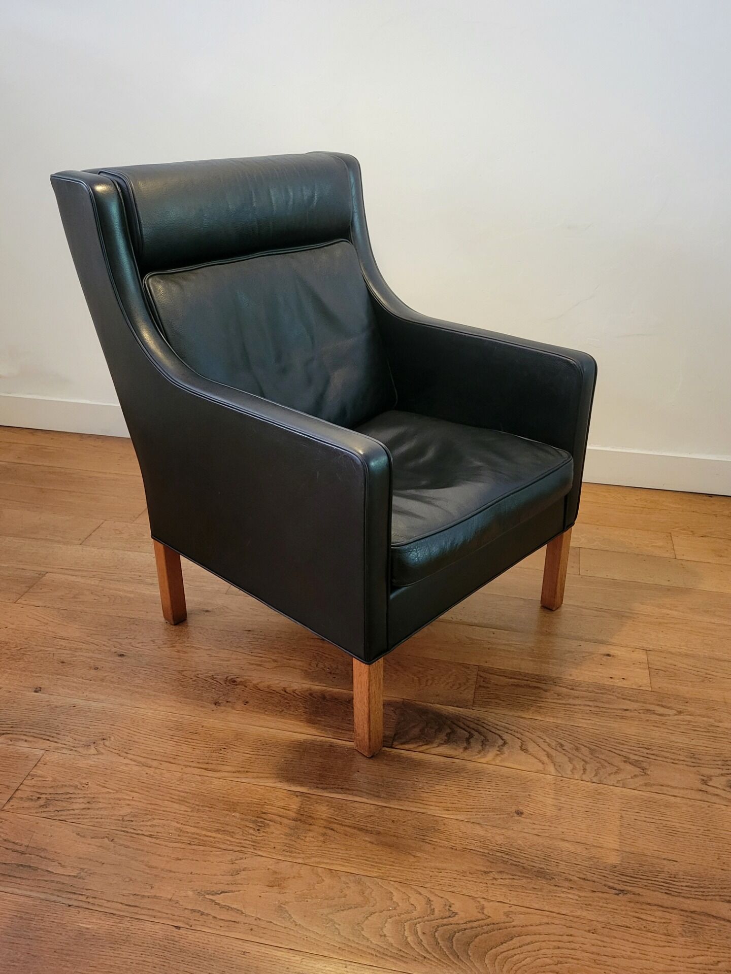 Vintage wingback chair 2431 with ottoman by Børge Mogensen for Fredericia