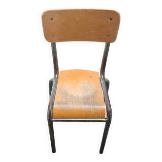 Chaise en bois d'écolier