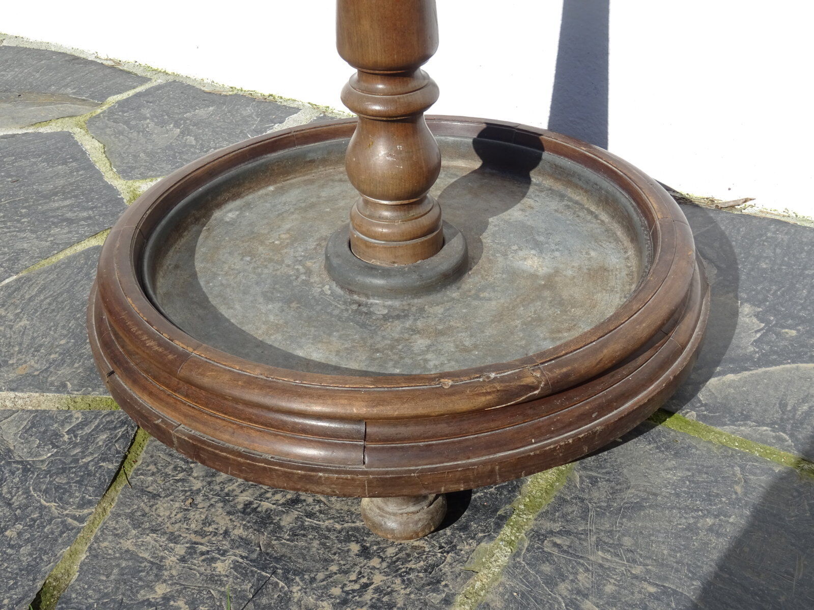 Zinc standing bistro coat door