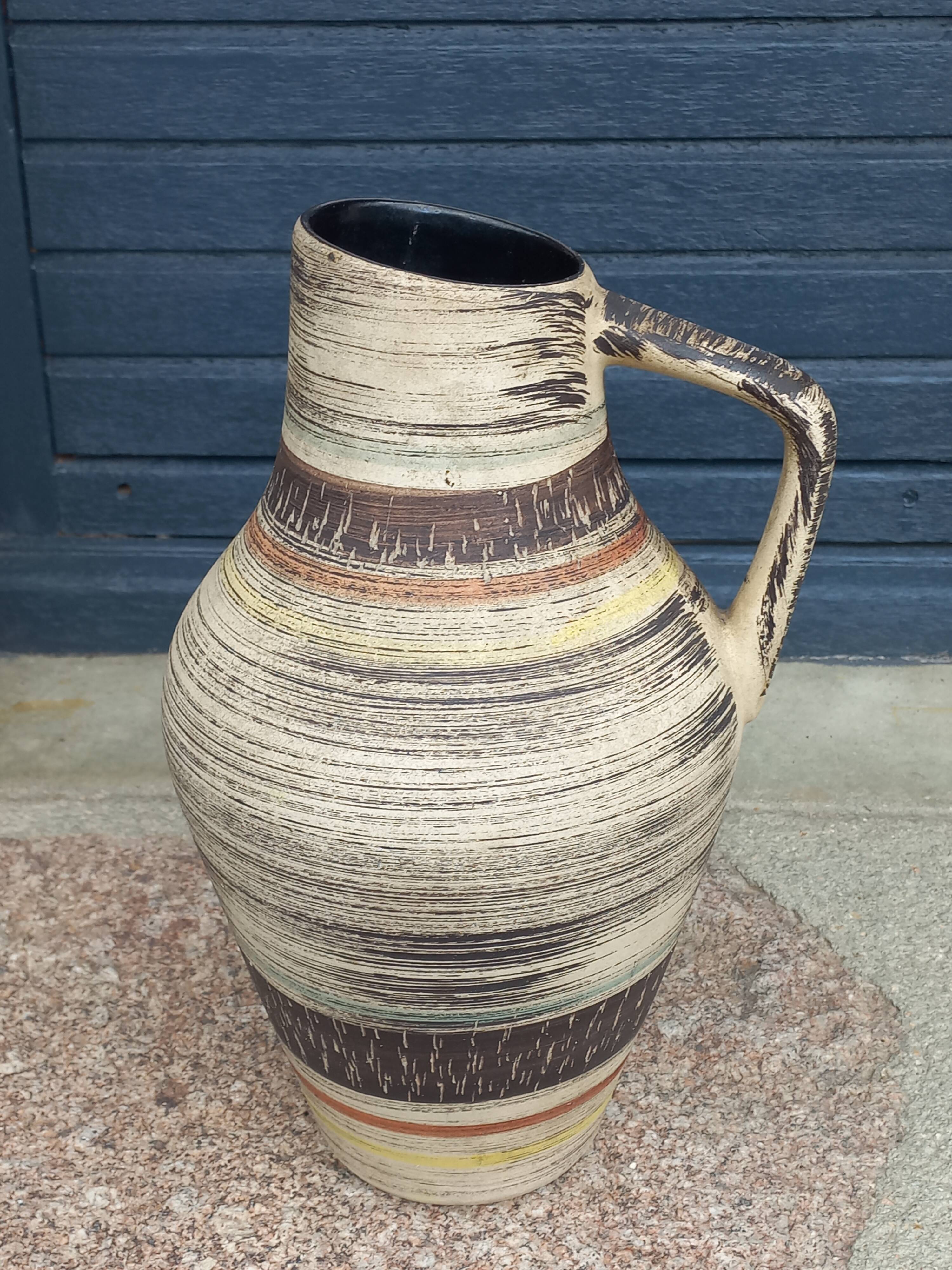 Vase cruche en céramique des années 60 multicolore et sacrifiée