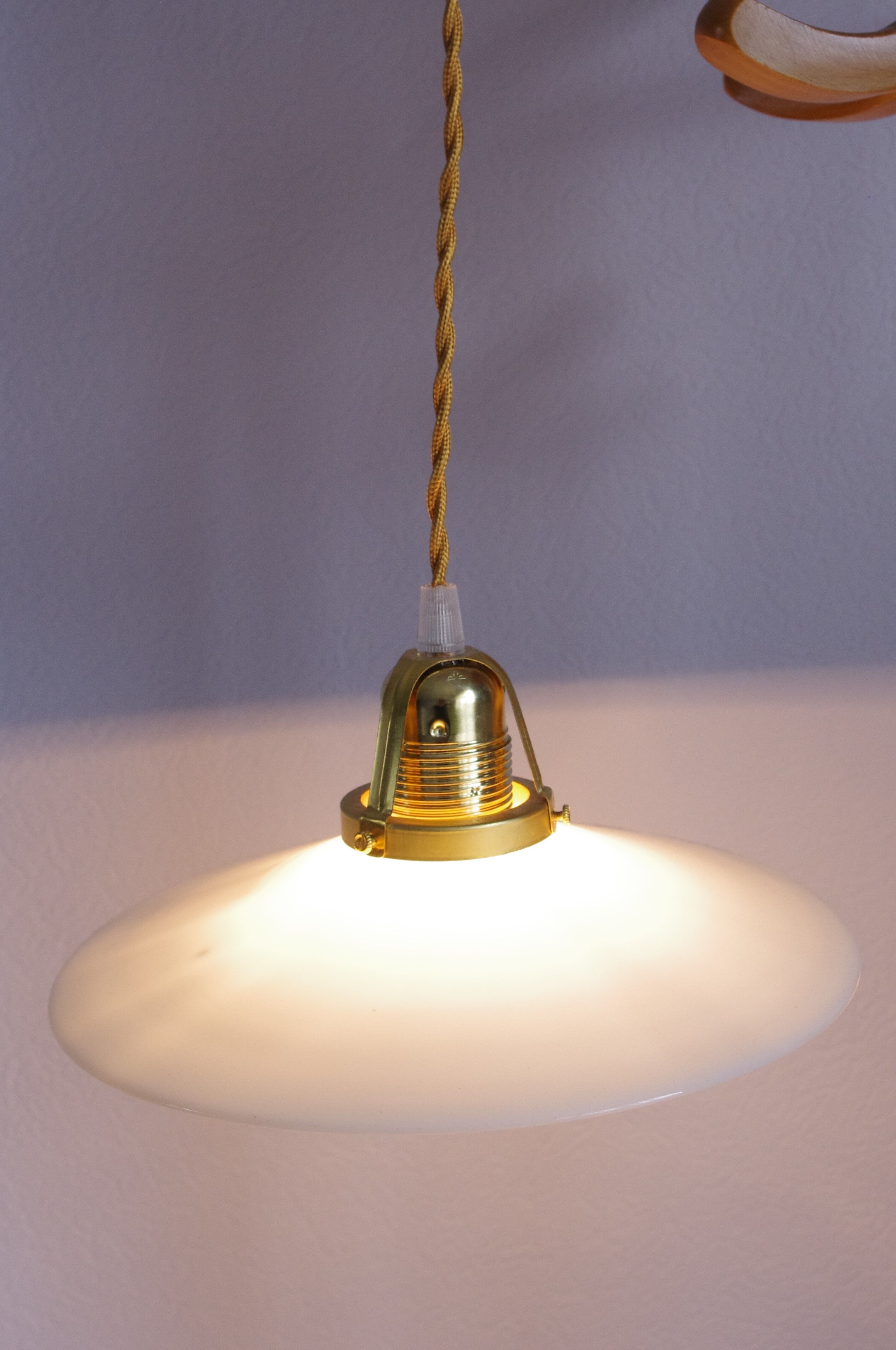 Flat opaline hanging lamp