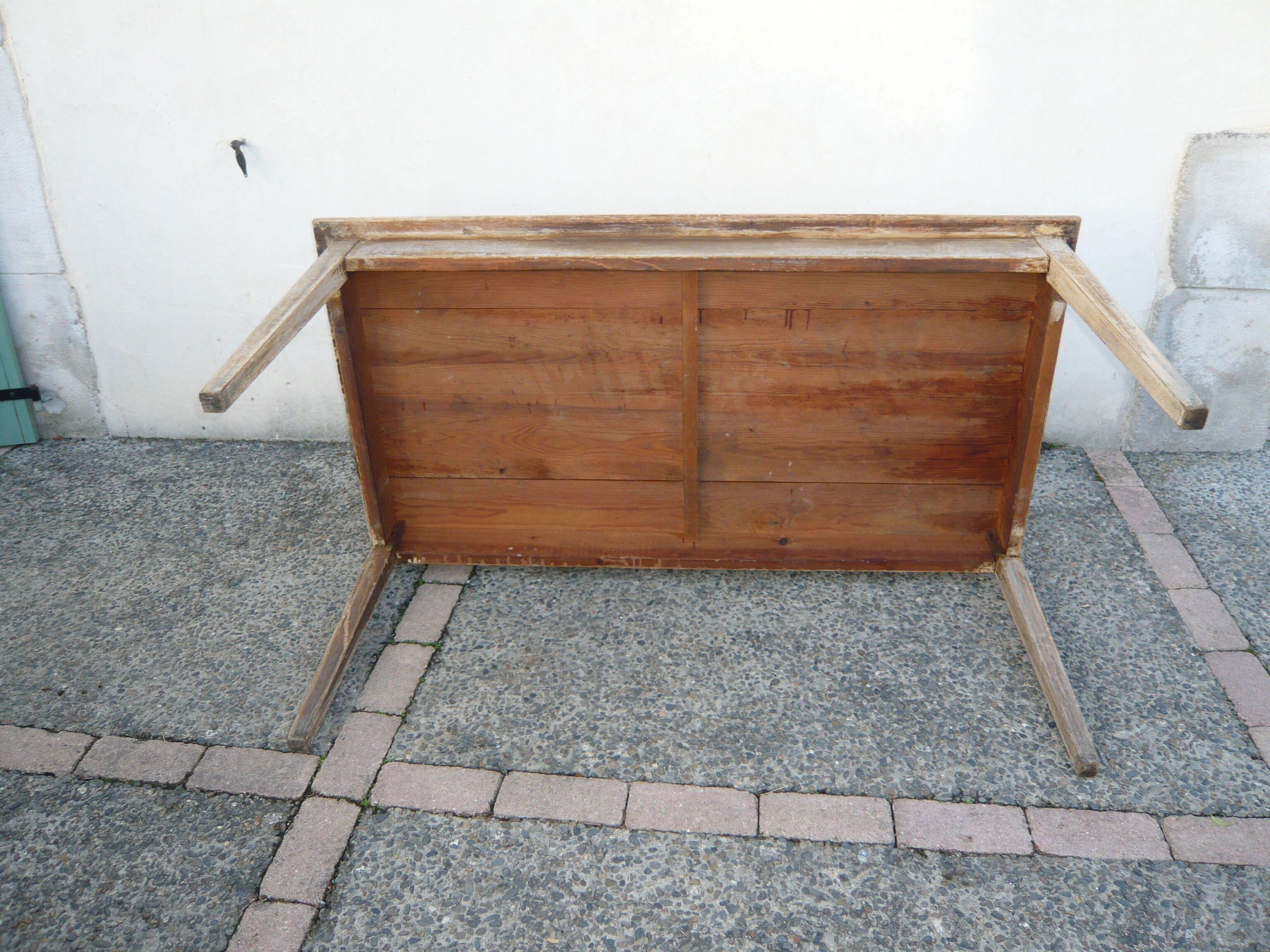 Farm table